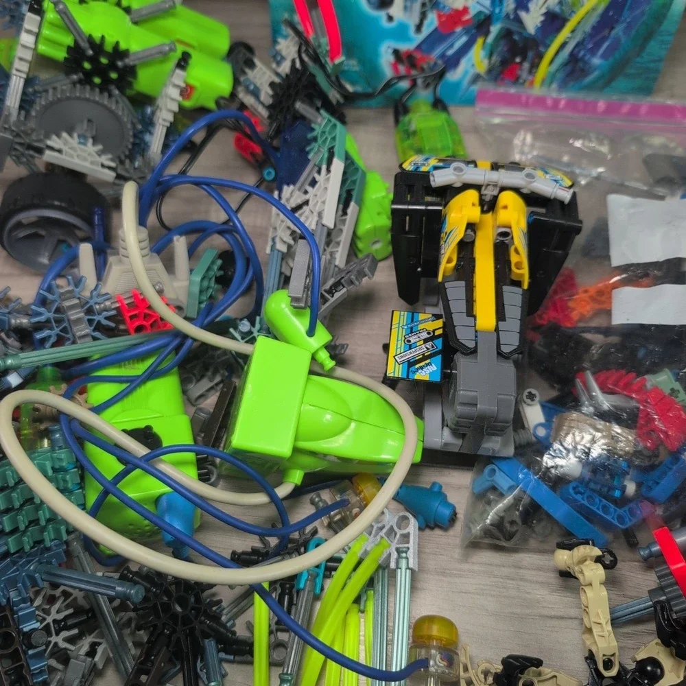 Vintage Cyber K'nex Ultra 63007 Make 5 Cyber Robots ( Missing Parts)